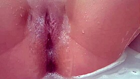 สาวเสียวช่วยหีในอ่างอาบน้ำทำไมวะ?