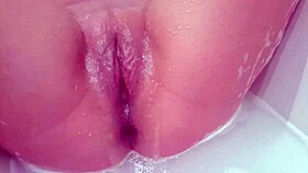 สาวเสียวช่วยหีในอ่างอาบน้ำทำไมวะ?