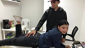 Minha Vizinha Linda Me Viu com Meu Pau Grande e Teve Vontade de Tocá-Lo, Falando Sujo o Tempo Todo 😏