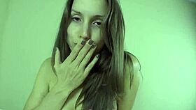 Majoretă puicuță dă lapdance POV, suge pula și călărește pentru creampie