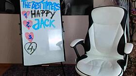 Girl feels pleasure masturbating on cam