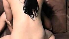 Mexicana cogida en el sofa cuando sus padres no estan