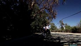 Грязная учительница вгоняет член в тугую дырочку блондинки-подростка 18+ в фантазии урока