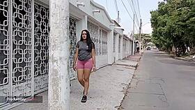 mi compa�era de gym quedo con mucha energ�a con ganas de m�s asi que la puse a trabajar la garganta d�ndome una buena mamadas