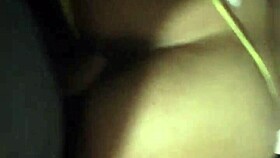 Pogovarjanje s privlačno rjavolasko sosedo je privedlo do jebanja njene tesne pičke 😏