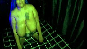 Me exibi de sainha sem calcinha at� ele vir me foder