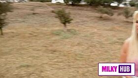 Hermosa argentina me muestras sus tetas y su enorme culo blondie fesser