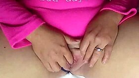 i finger my shaved pussy to squirt