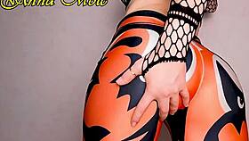 Hey, watch this pawg ride a huge dildo in leggings!