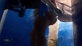 Madrastra Culona Masturbates in Shower!