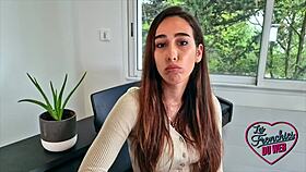 Camila Jolie Coquine Qui Se Dévergonde Avec Ses Gros Tits