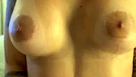 morena safada fazendo chamada de vídeo para um fã safada gulosa ainda gozou ao vivo