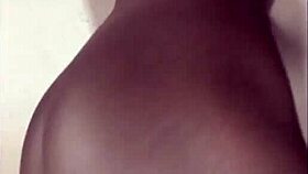 Twerking On Vib-Dildo With Intense Pleasure