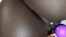 Twerking On Vib-Dildo With Intense Pleasure