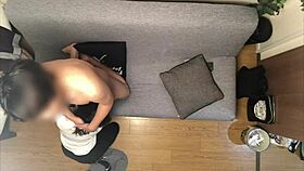 Молодая японская парочка 18+ смотрит порно, заводится и начинает свой трах