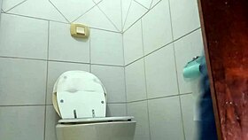 Tomando No Cú No Banheiro Da Balada