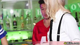 Sexy blonde waitress lindsey lakes offers free fuck