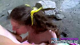 dirty talking babe kriegt ihre pussy draußen hart gebohrt, so geil! 😍