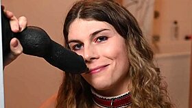 zeta paws deepthroats that dildo so good 😍