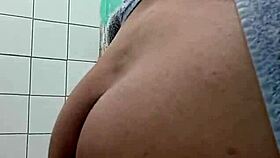 Pantatku haus kenikmatan abis mandi!