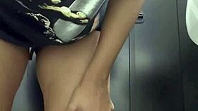 أنا قذفت بقوة في الحمام أثناء النيك. أسلوب روزريد في آي بي