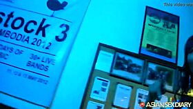 I can’t resist this skinny Asian’s aggressive cowgirl ride