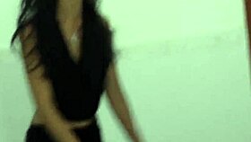 I can’t resist this skinny Asian’s aggressive cowgirl ride