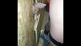 Sexo oral en glory hole 1