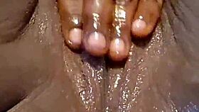 ebony self pleases her ass kyexperience