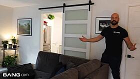 Busty blonde Bailey Brooke gets her pussy stretched by Sean Lawless in bang surprise!