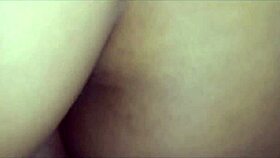 Después de la fiesta mi vecina se queda descansar en mi cama