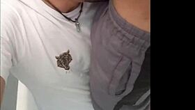 entrei no box do banheiro do metro o macho olhou e disse que queria meu cu