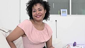 Naomi Rivas, gorgeous Dominican, takes cum in mouth for first time!