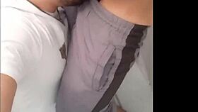 entrei no box do banheiro do metro o macho olhou e disse que queria meu cu