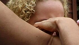 Myjú auto a dávajú sa do toho erotické lesbičky Bobbi Barrington Rebecca Lord!