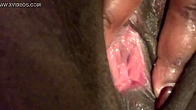 i gots this pritty pink pusy all wet fer ya