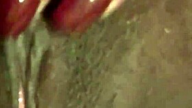 i gots this pritty pink pusy all wet fer ya