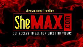 К-кълна се, тази срамежлива лейдибой я чукаха между огромните й цици... уау!