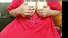 desi horny bhabi shows her big boobs and tits