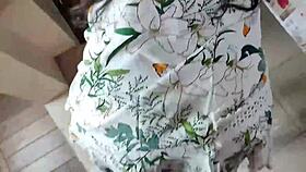 아시안 주부 신부가 요리하면서 큰 자지 갈구