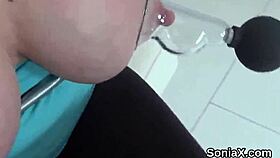 Non resisto a Lady Sonia che mostra le sue tette enormi