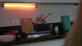 Loira Puta Chama Porteiro Para Chupar Sua Buceta