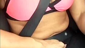 loira safada gozandoe dentro do carro