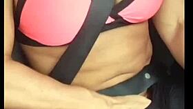 loira safada gozandoe dentro do carro