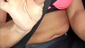 loira safada gozandoe dentro do carro