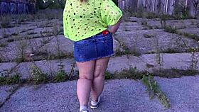 Look at this curvy milf’s big ass under tight skirt outdoors!