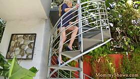 Classy milf licks stunning teen pussy 😍