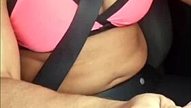 loira safada gozandoe dentro do carro