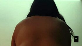 Latina BBW cabalga a amigo cachondo intensamente en motel
