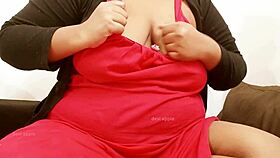 desi indian aunty flaunts her massive big boobs